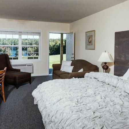 Crescent Lake Inn And Suites Wolfeboro Bagian luar foto