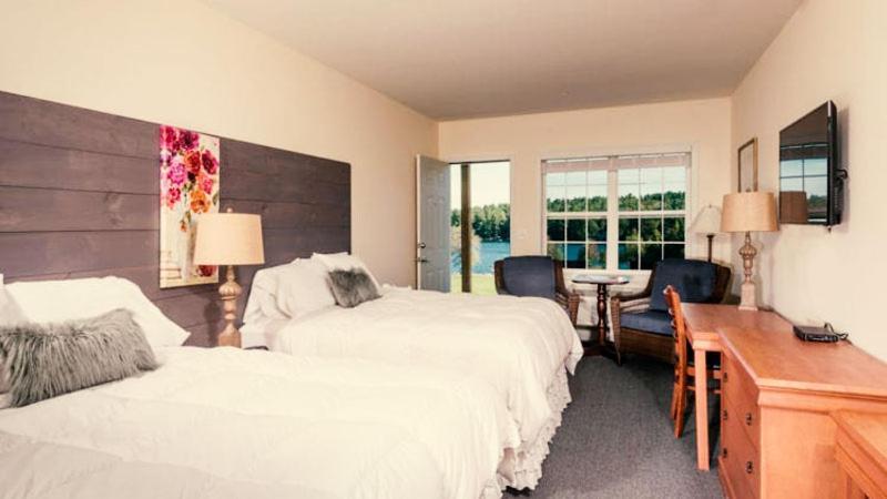 Crescent Lake Inn And Suites Wolfeboro Bagian luar foto